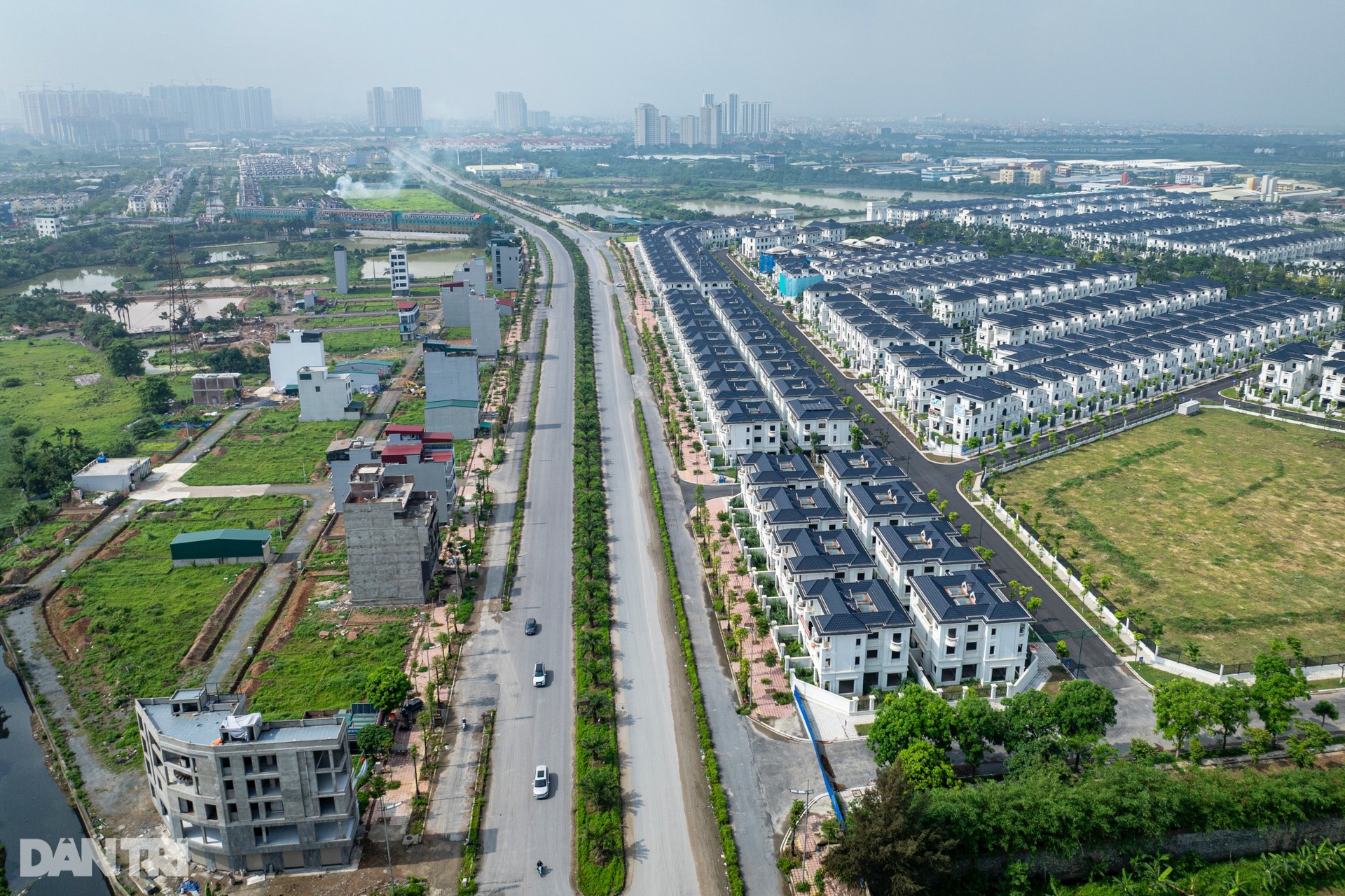 Gấp rút thi công tuyến đường 8 làn gần 1.800 tỷ tại Hà Nội - 4 Gấp rút thi công tuyến đường 8 làn gần 1.800 tỷ tại Hà Nội - 4