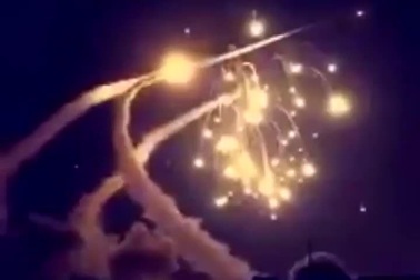 Khoảnh khắc Ả-rập Xê-út tung hỏa lực đánh chặn tên lửa đạn đạo tấn công thủ đô