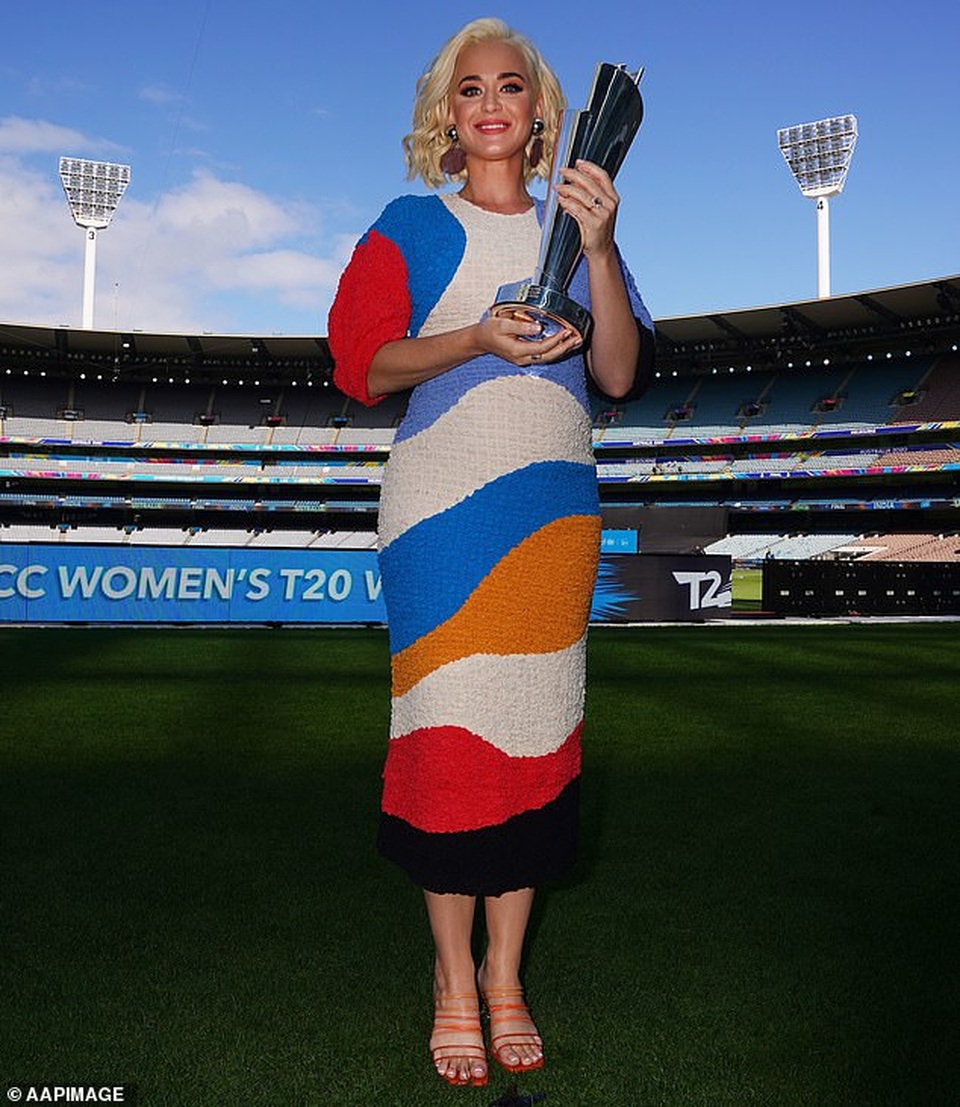 Katy Perry bế bụng bầu dự sự kiện - 2 Katy Perry bế bụng bầu dự sự kiện - 2