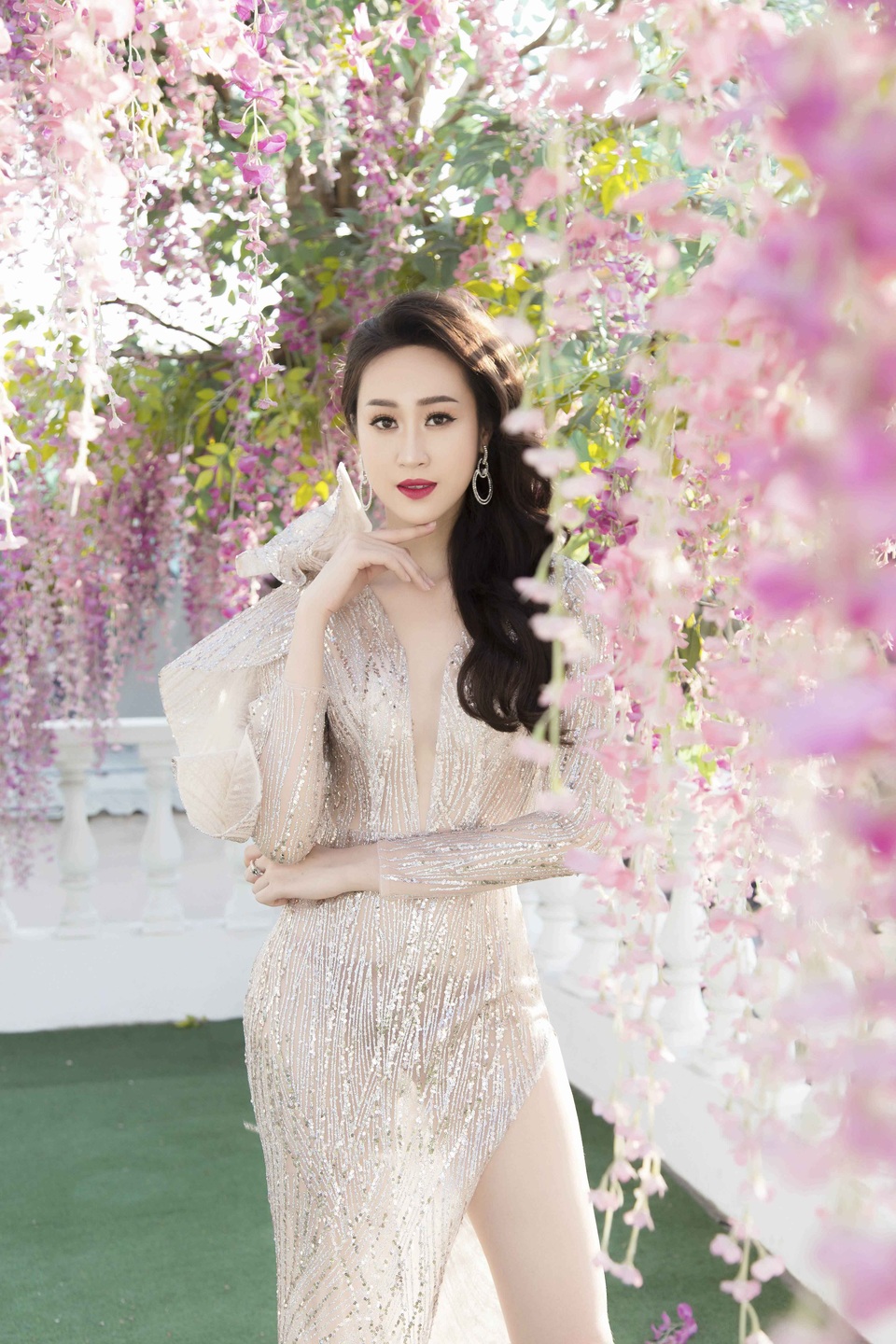 Anika Trinh Trinh diện váy pha lê xuyên thấu - 6