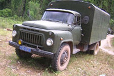 Dùng xe chở phạm nhân vận chuyển gỗ lậu