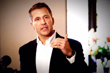 Bị tố tống tiền tình cũ bằng ảnh nóng, Thống đốc Mỹ quyết không từ chức