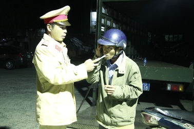 Uống rượu rồi điều khiển ô tô, tài xế bị xử phạt 35 triệu đồng