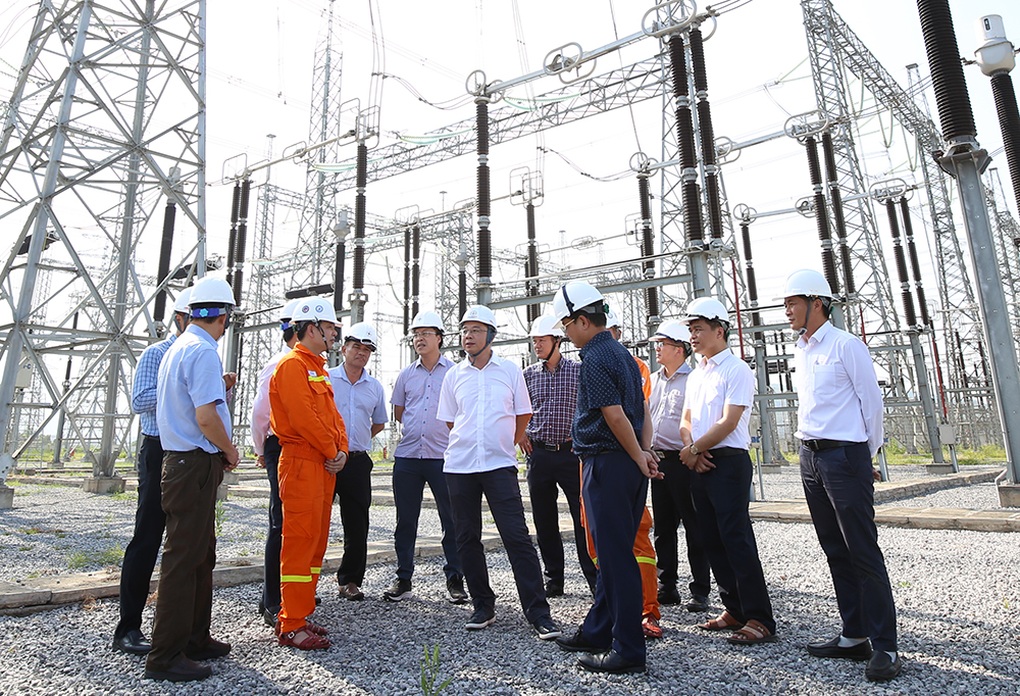Giữ vững trục truyền tải 500kV Bắc - Nam, đảm bảo điện cho miền Bắc - 4 Giữ vững trục truyền tải 500kV Bắc - Nam, đảm bảo điện cho miền Bắc - 4