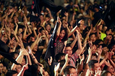 Hàng nghìn khán giả "cháy" cùng Ngũ Cung, Microwave trong đêm nhạc rock