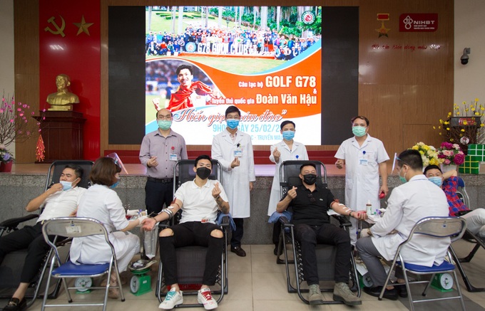 Hình ảnh hậu vệ Đoàn Văn Hậu tham gia hiến máu - Ảnh 4. Hình ảnh hậu vệ Đoàn Văn Hậu tham gia hiến máu - Ảnh 4.