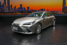 Lexus ES 2025 ra mắt, sedan hạng sang thêm công nghệ để hút khách hàng trẻ?