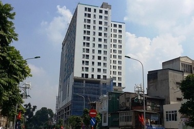 Chính phủ yêu cầu Hà Nội kiên quyết hơn với việc “cắt ngọn” nhà 8B Lê Trực