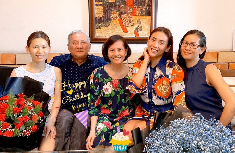 Lương Thùy Linh khoe nhan sắc của mẹ thời trẻ đẹp như Hoa hậu - 4