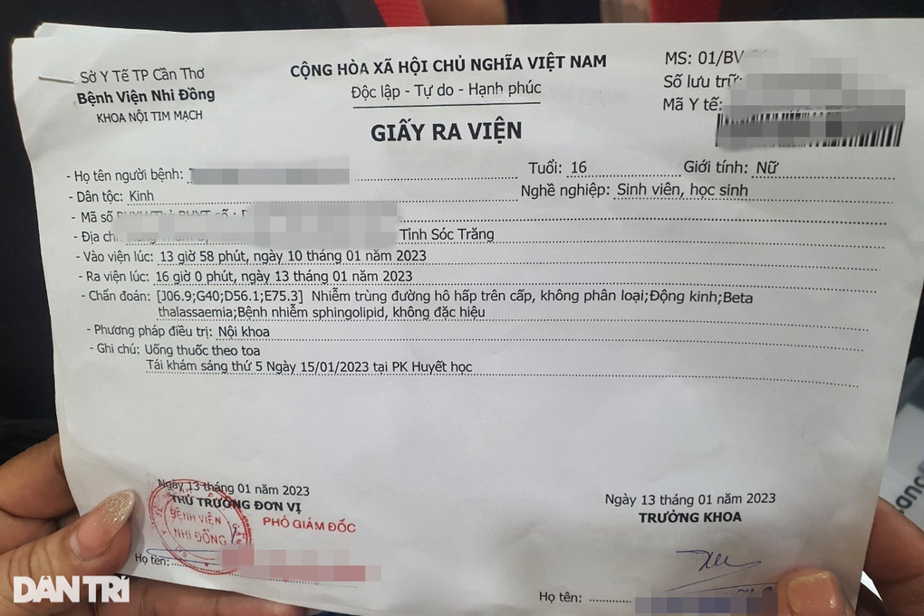 Người mẹ 16 năm đi viện hơn 100 lần để cứu con gái mắc bệnh hiếm - 2 Người mẹ 16 năm đi viện hơn 100 lần để cứu con gái mắc bệnh hiếm - 2