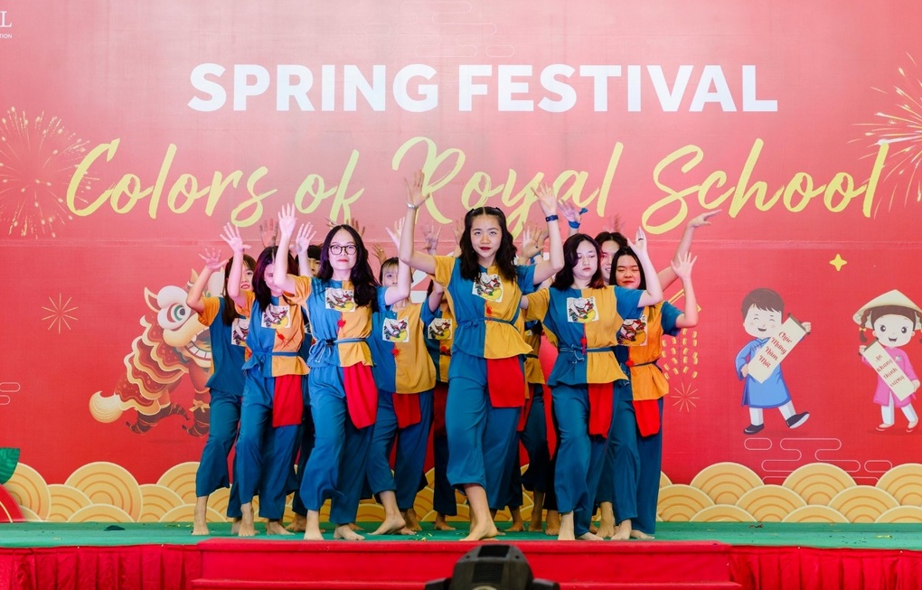 Xúng xính áo dài hội xuân, học sinh trường quốc tế đến gần Tết hơn - 9