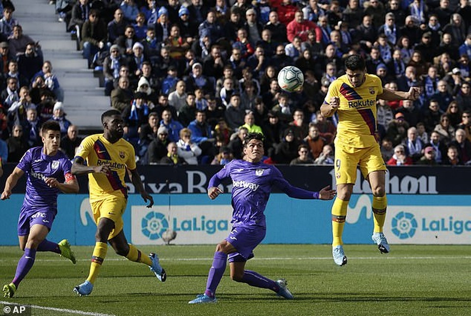 Luis Suarez lập công, Barcelona tiếp tục dẫn đầu La Liga - 4 Luis Suarez lập công, Barcelona tiếp tục dẫn đầu La Liga - 4