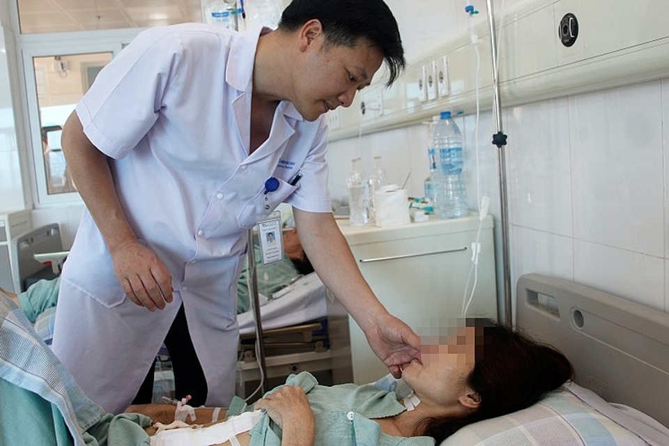 Đau bụng âm ỉ, người phụ nữ 40 tuổi phát hiện mắc loại ung thư tử thần - 1 Đau bụng âm ỉ, người phụ nữ 40 tuổi phát hiện mắc loại ung thư tử thần - 1