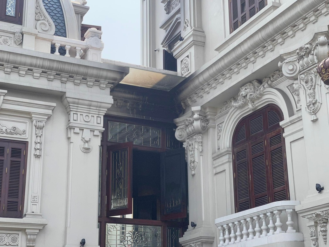 Hình ảnh biệt thự trăm tỷ của đại gia đất mỏ sau vụ cháy - 7 Hình ảnh biệt thự trăm tỷ của đại gia đất mỏ sau vụ cháy - 7