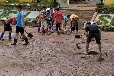 Kinh hoàng lũ ống đổ hàng trăm tấn bùn xuống Trường PTDTBT tiểu học Chà Nưa
