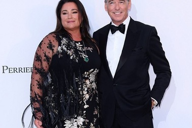 Ngưỡng mộ cuộc hôn nhân hơn 20 năm của “điệp viên” Pierce Brosnan