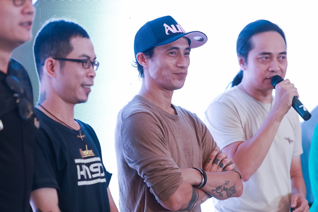 Bức Tường trở lại đầy cá tính, hiếm hoi rock kết hợp với rap - 1 Bức Tường trở lại đầy cá tính, hiếm hoi rock kết hợp với rap - 1