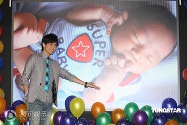 Lâm Chí Dĩnh làm việc cật lực vì con trai