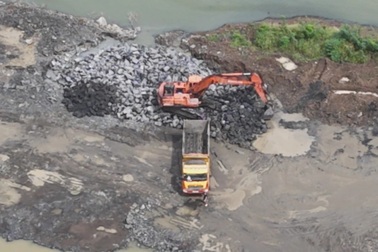 Triệt phá 2 đường dây khai thác đá trái phép ở TPHCM