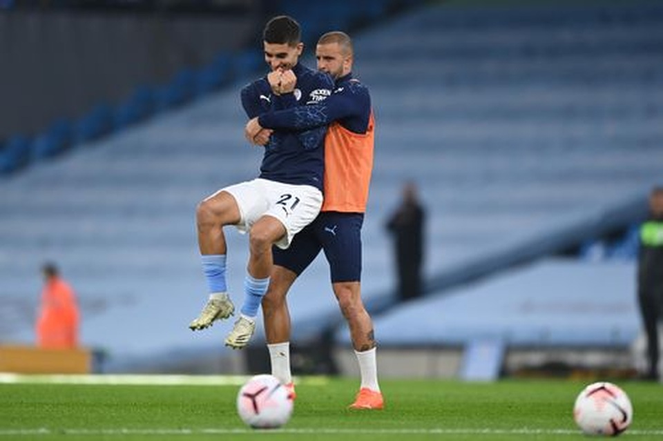 Man City 1-1 Liverpool: De Bruyne đá hỏng phạt đền - 18 Man City 1-1 Liverpool: De Bruyne đá hỏng phạt đền - 18