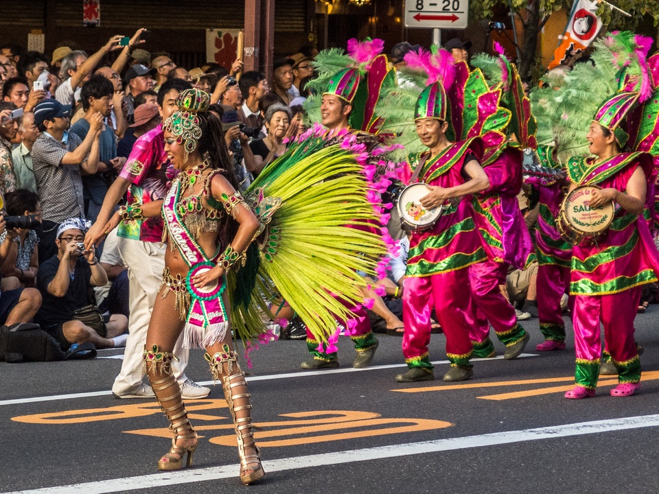 Hòa mình vào vũ điệu samba sôi động trên đường phố Tokyo - 2 Hòa mình vào vũ điệu samba sôi động trên đường phố Tokyo - 2