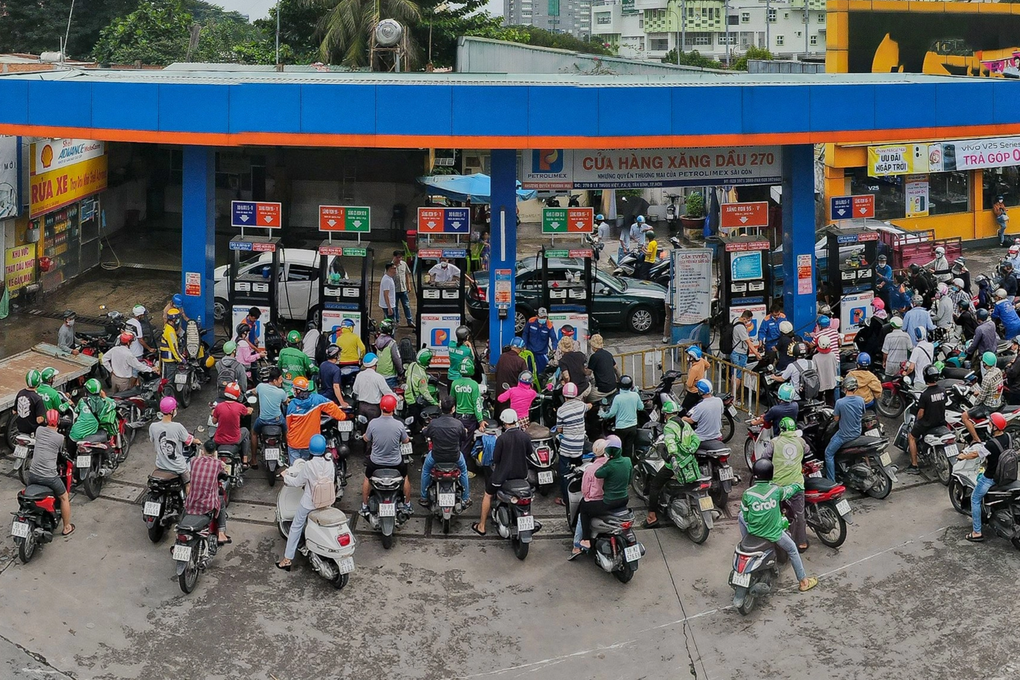 Tài xế công nghệ hủy chuyến, nhiều người tắt app vì hết xăng - 2 Tài xế công nghệ hủy chuyến, nhiều người tắt app vì hết xăng - 2