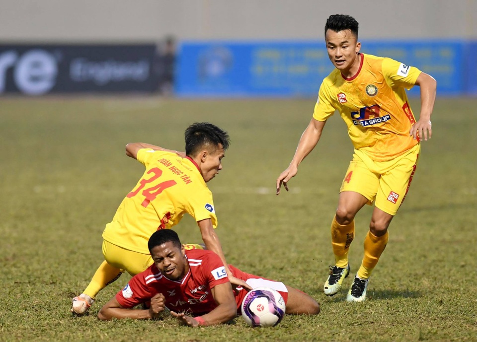 Đương kim vô địch Viettel hòa thất vọng trên sân Thanh Hóa - 3 Đương kim vô địch Viettel hòa thất vọng trên sân Thanh Hóa - 3