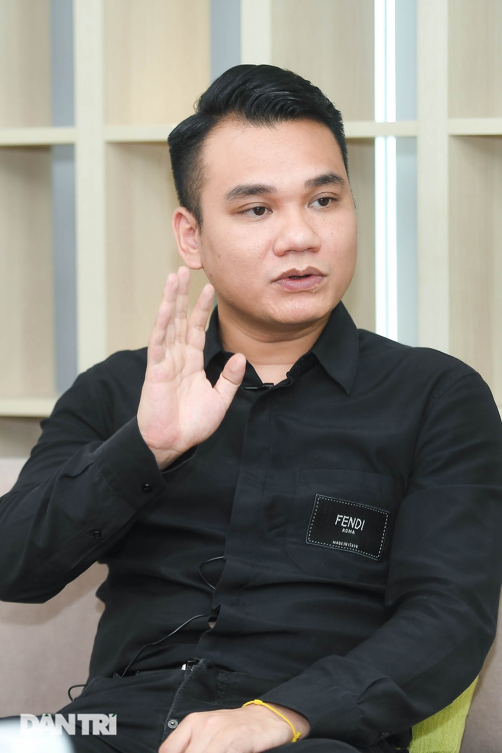 Khắc Việt: Từ quá khứ ăn mì tôm sống chạy show đến ông trùm bất động sản - 6 Khắc Việt: Từ quá khứ ăn mì tôm sống chạy show đến ông trùm bất động sản - 6