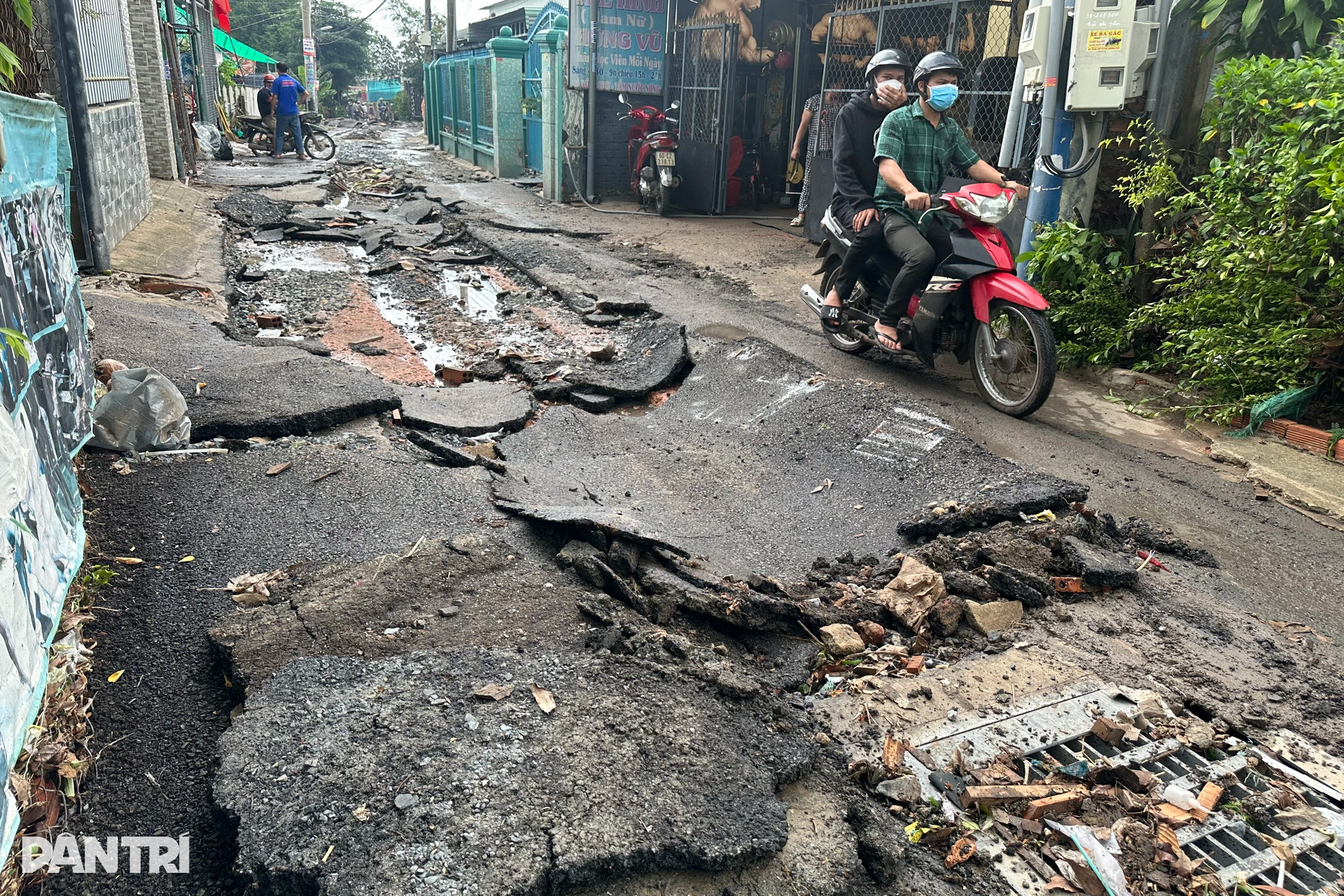Đường sá, nhà cửa hư hỏng nặng sau trận lũ lịch sử ở Đồng Nai - 4 Đường sá, nhà cửa hư hỏng nặng sau trận lũ lịch sử ở Đồng Nai - 4