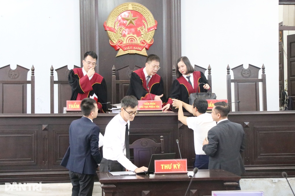 Vụ gà lôi trắng: Anh Thái Khắc Thành cảm ơn thẩm phán, viện kiểm sát - 1 Vụ gà lôi trắng: Anh Thái Khắc Thành cảm ơn thẩm phán, viện kiểm sát - 1