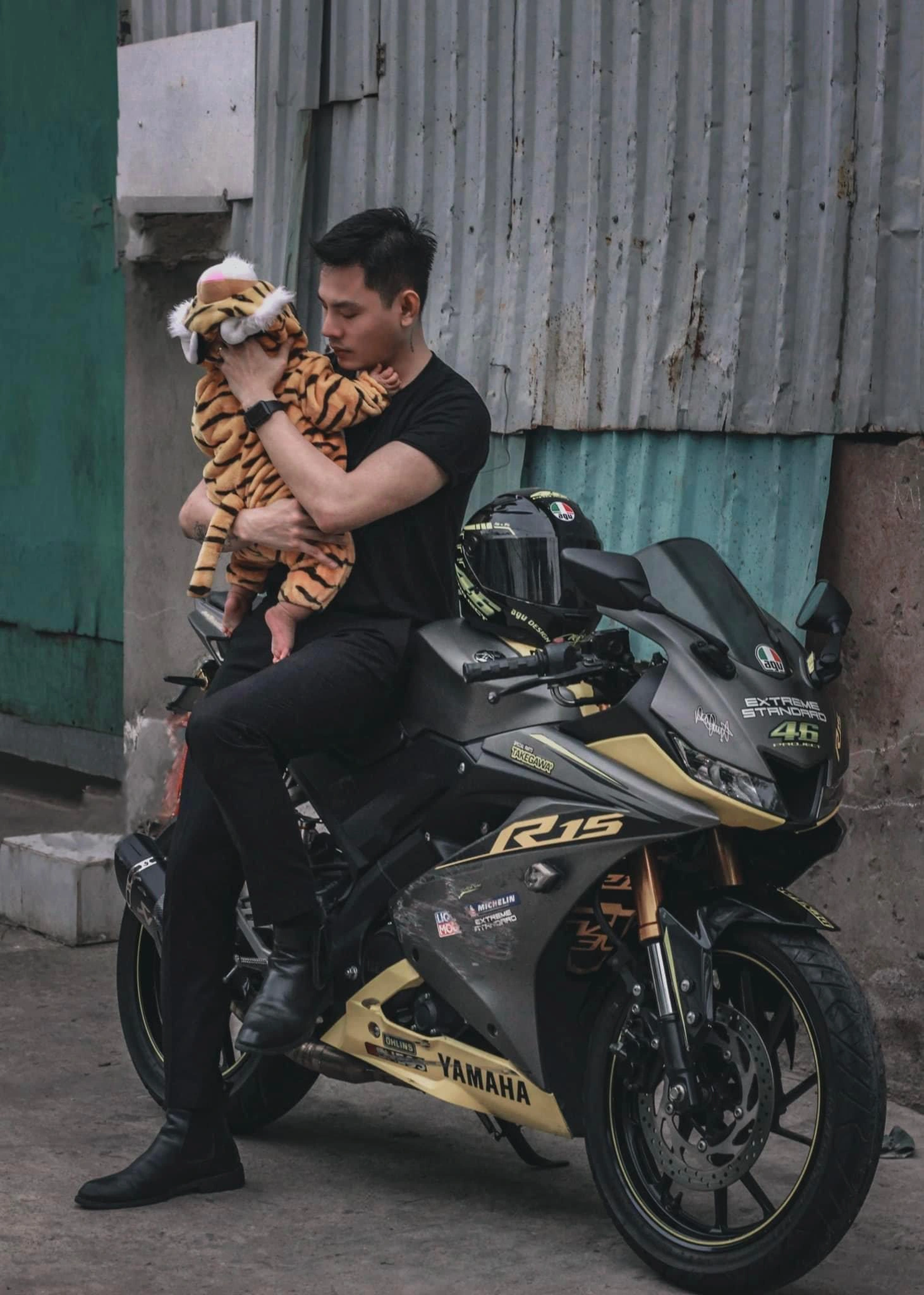 Giữ lời hứa với người đã mất, chàng gay quyết nuôi con riêng của chồng - 5 Giữ lời hứa với người đã mất, chàng gay quyết nuôi con riêng của chồng - 5