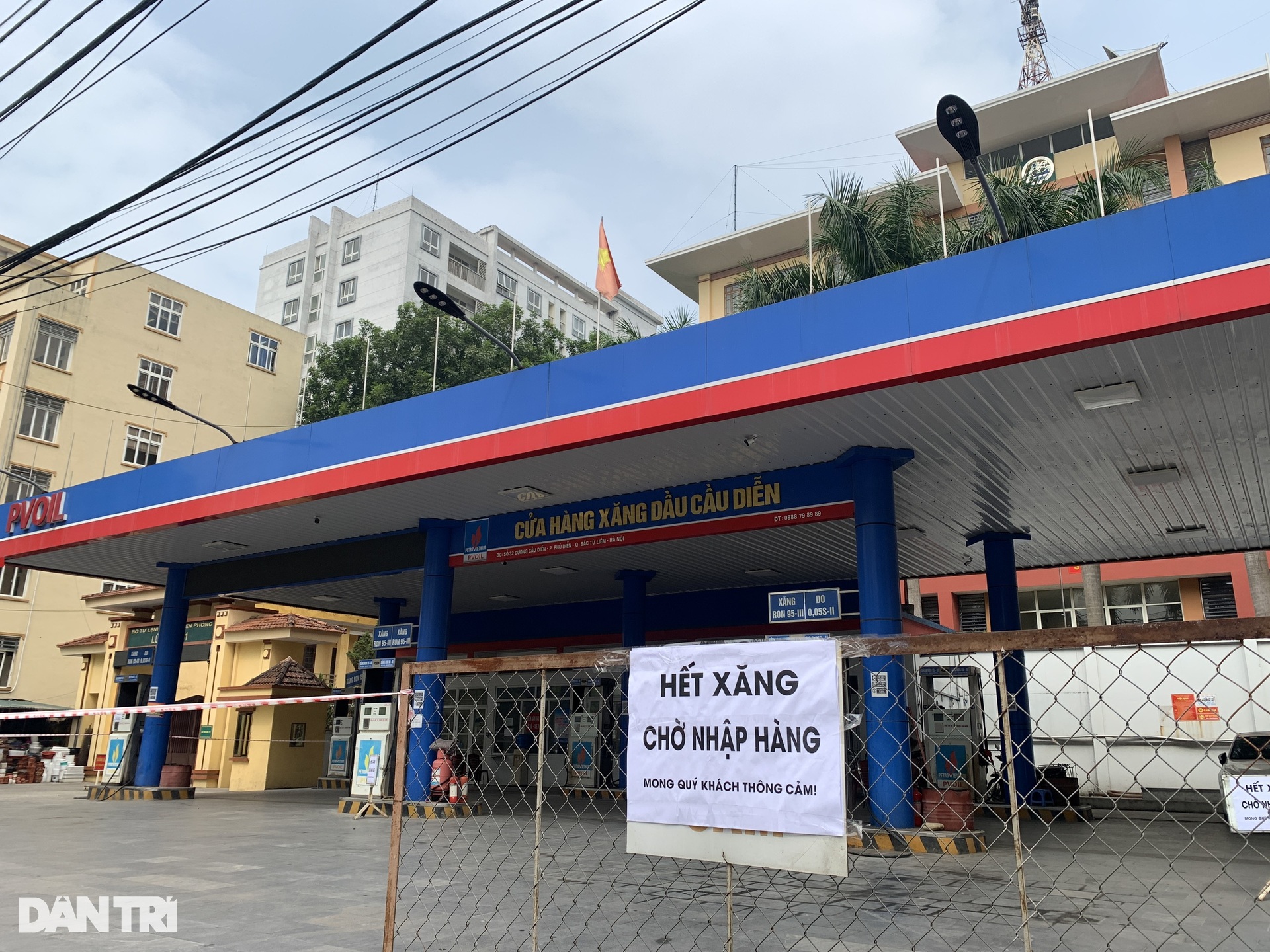 Mặc kệ giá xăng tăng, nhiều cây xăng ở Hà Nội vẫn đóng cửa im lìm - 13 Mặc kệ giá xăng tăng, nhiều cây xăng ở Hà Nội vẫn đóng cửa im lìm - 13