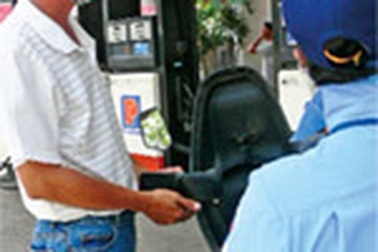 Giảm giá bán lẻ xăng dầu: thời cơ đã đến?