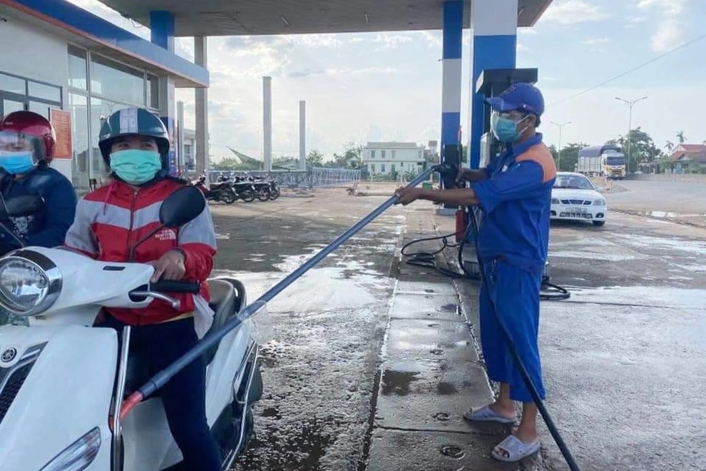 Hài hước cây gậy bơm xăng thời Covid-19 - 4 Hài hước cây gậy bơm xăng thời Covid-19 - 4
