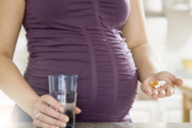 Nguy hiểm khi dùng thuốc trị mụn lúc mang thai
