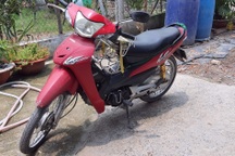 Đi trả nợ sợ chồng la, người phụ nữ hoang báo bị đạp ngã xe cướp tiền