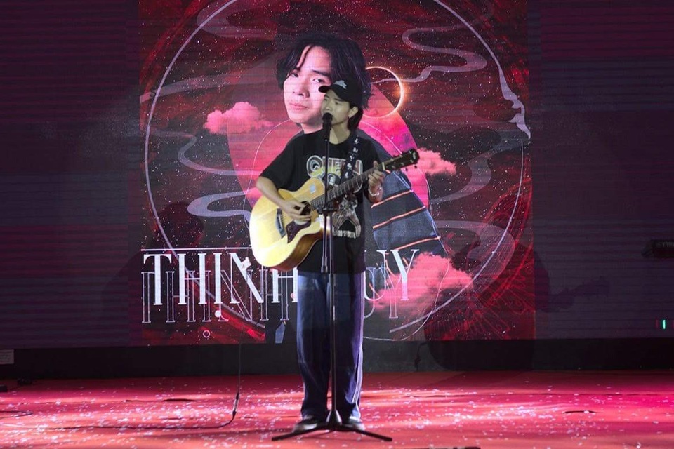 Bùng cháy trong bữa tiệc âm nhạc của học sinh trường chuyên sư phạm - 7 Bùng cháy trong bữa tiệc âm nhạc của học sinh trường chuyên sư phạm - 7