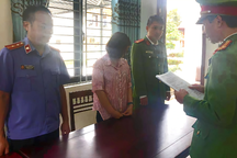 Nữ kế toán trường học bị bắt vì tham ô tài sản