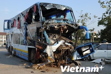 [Photo] Lật xe du lịch ở Thái Lan làm 5 người Việt bị thương