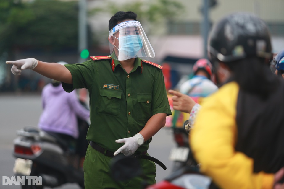 Quận Gò Vấp xả chốt kiểm soát y tế trong giờ cao điểm, hết ùn tắc - 4 Quận Gò Vấp xả chốt kiểm soát y tế trong giờ cao điểm, hết ùn tắc - 4