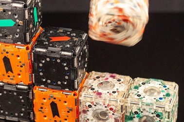 Robot tự biết lắp ghép như trong phim viễn tưởng