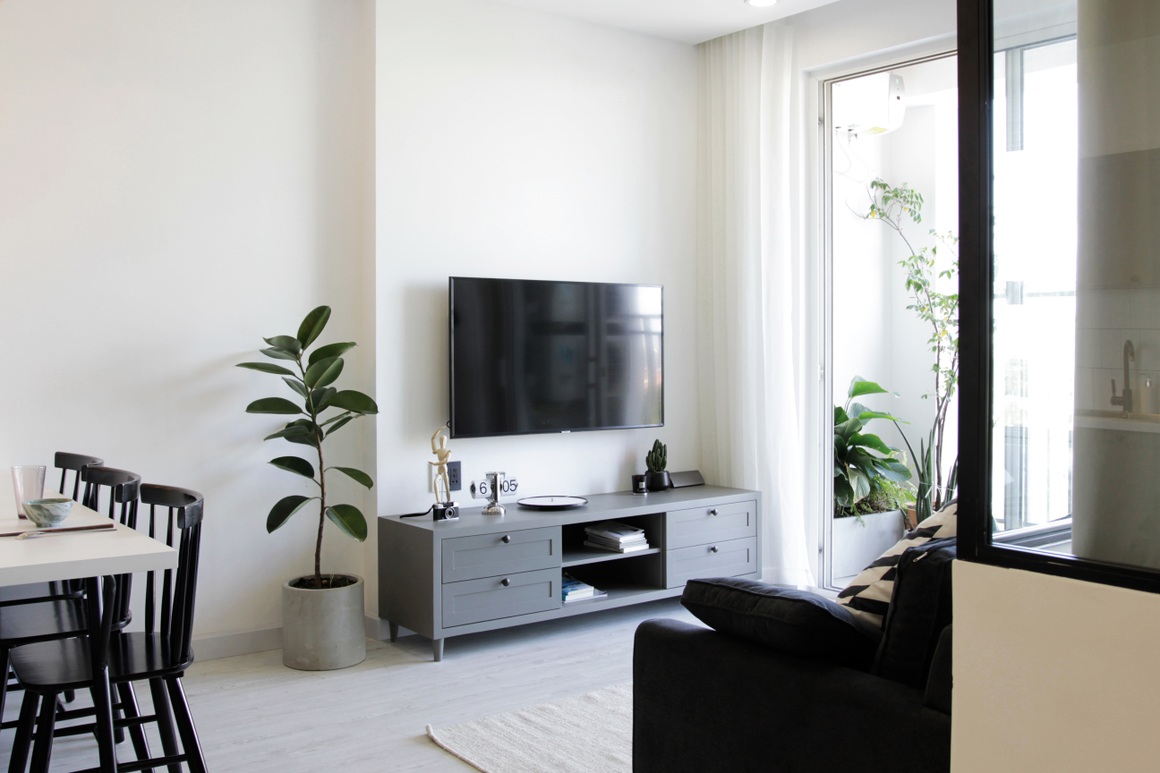 Ngắm căn hộ 69 m2 của chàng độc thân, bất ngờ với cách bài trí nội thất - 3 Ngắm căn hộ 69 m2 của chàng độc thân, bất ngờ với cách bài trí nội thất - 3