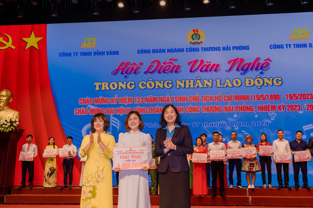 25 tiết mục văn nghệ đặc sắc của công nhân lao động mừng sinh nhật Bác - 9 25 tiết mục văn nghệ đặc sắc của công nhân lao động mừng sinh nhật Bác - 9