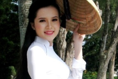 Hoa khôi, Á khôi HSSV Cần Thơ gửi lời chúc báo Dân trí