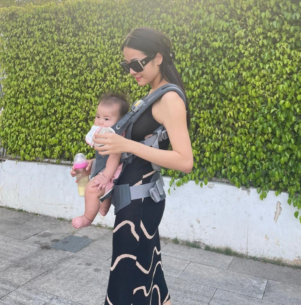 Nhan sắc ngày càng thu hút, gợi cảm của dàn hot girl một con - 5 Nhan sắc ngày càng thu hút, gợi cảm của dàn hot girl một con - 5