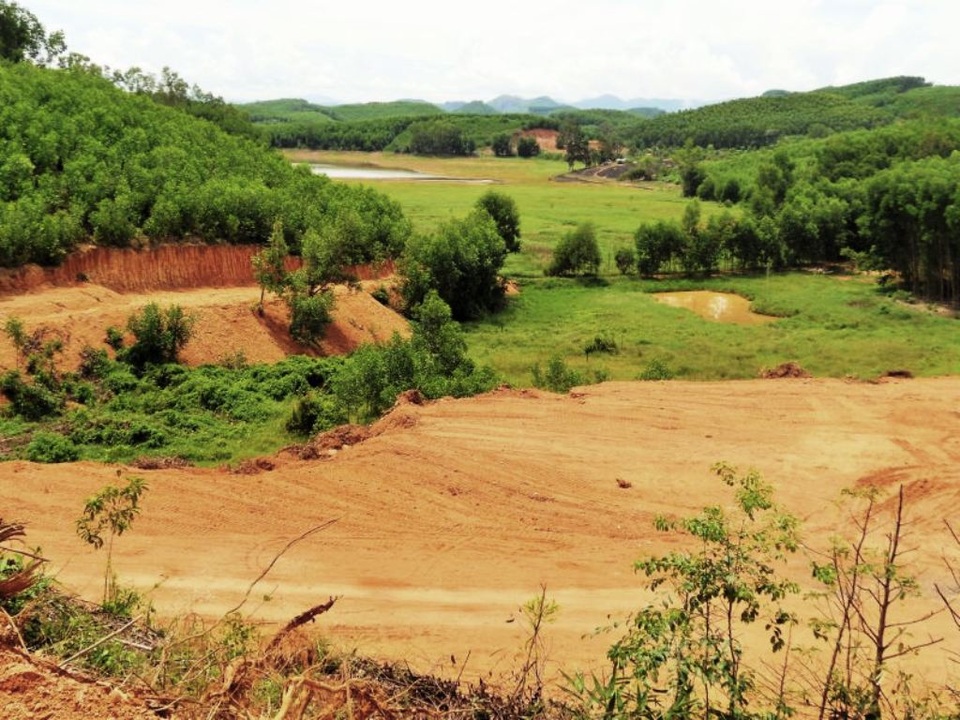 Bình Định: Tự ý san ủi, mở đường đe doạ hồ thủy lợi, người dân hoang mang - 3 Bình Định: Tự ý san ủi, mở đường đe doạ hồ thủy lợi, người dân hoang mang - 3