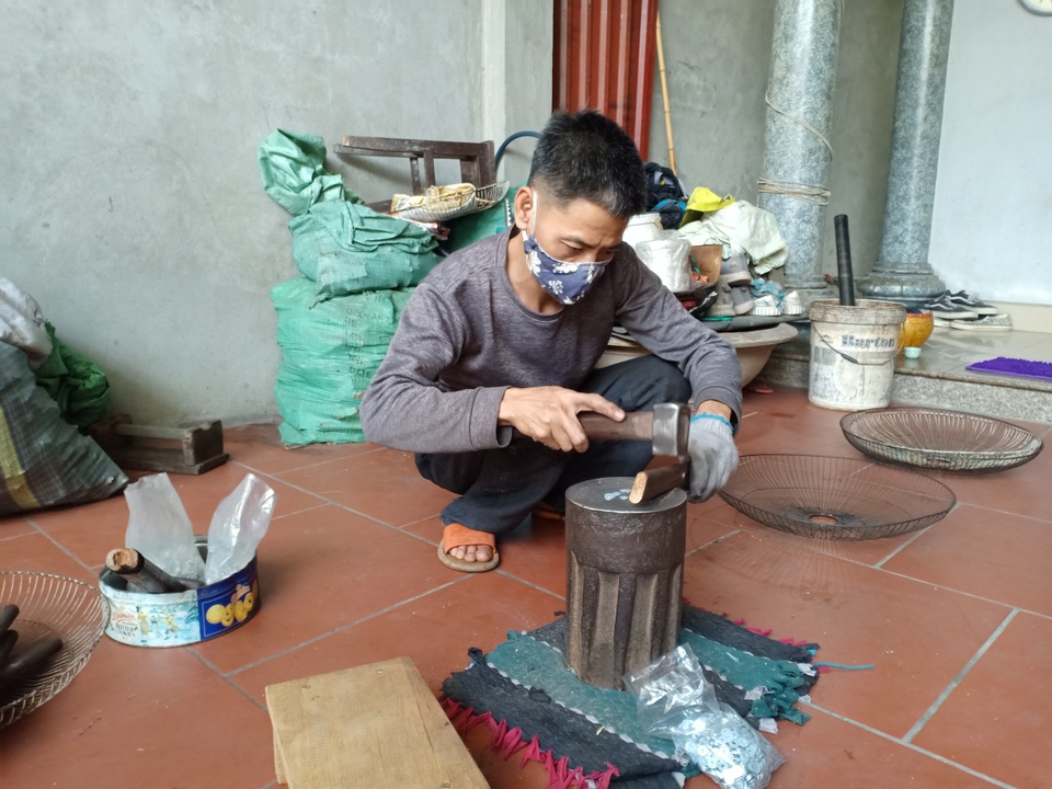 Cận Tết, làng rèn Đa Sỹ rộn tiếng đe, búa - 2 Cận Tết, làng rèn Đa Sỹ rộn tiếng đe, búa - 2