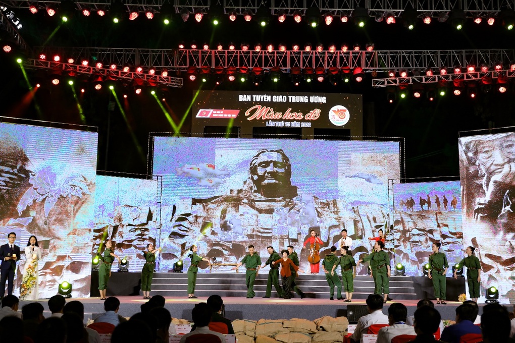 Xúc động các hình ảnh trong Chương trình Màu hoa đỏ - 5