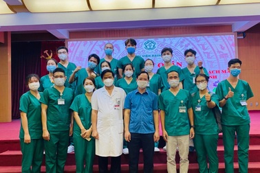 1500 giáo viên, sinh viên Cao đẳng Y tế Bạch Mai xuất quân chi viện TPHCM