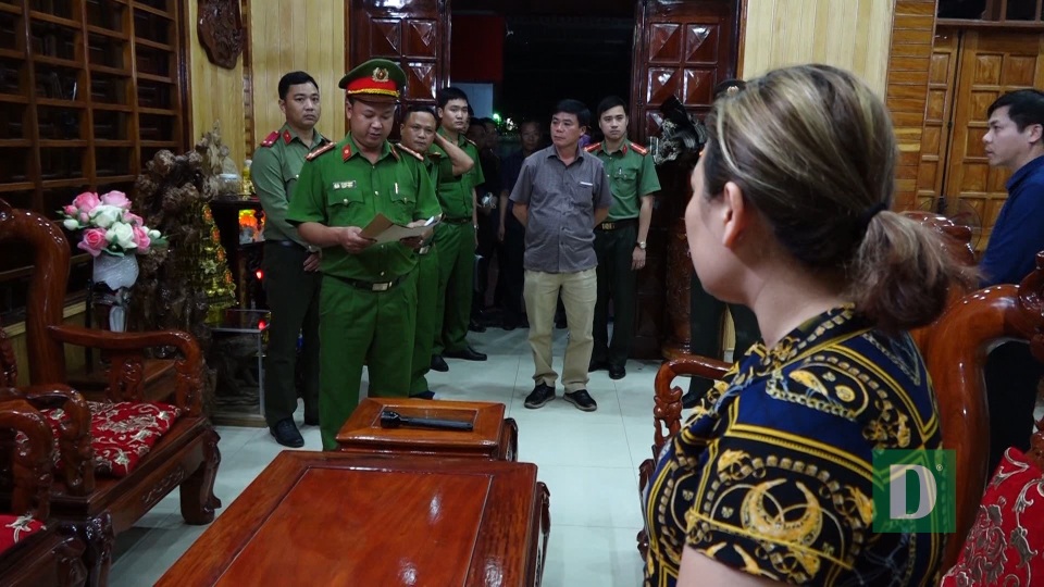 Phát hiện hàng “nóng” trong nhà đối tượng hành hung Đại úy công an - 1 Phát hiện hàng “nóng” trong nhà đối tượng hành hung Đại úy công an - 1